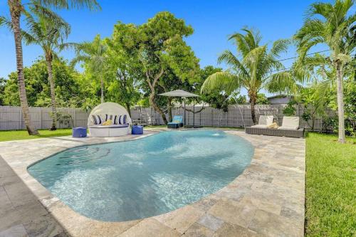 Driftwood Villa | Yehudas Tropical Villa with Heated Infinity Pool