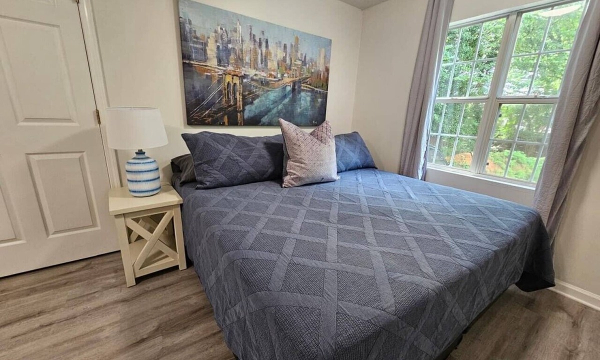 Home Park House | Your Cozy Escape | Roomy, Comfortable & Furnished