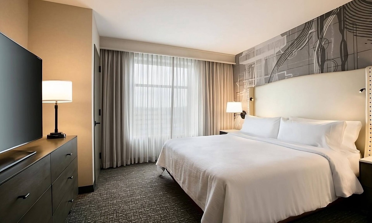 Berkeley Heights Hotel | Your Home Away From Home! 4 Convenient Units, Pool, Pets Allowed!