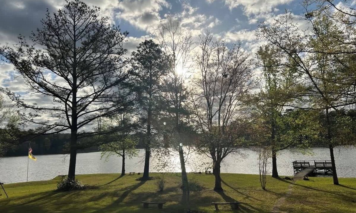 Milledgeville House | Your Peace on Earth Awaits at the Brannon-Lake Sinclair