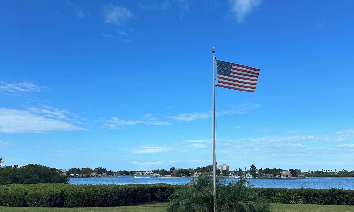 Largo Condo | Your Slice of Paradise: 1-Bedroom Condo on the Intercoastal.