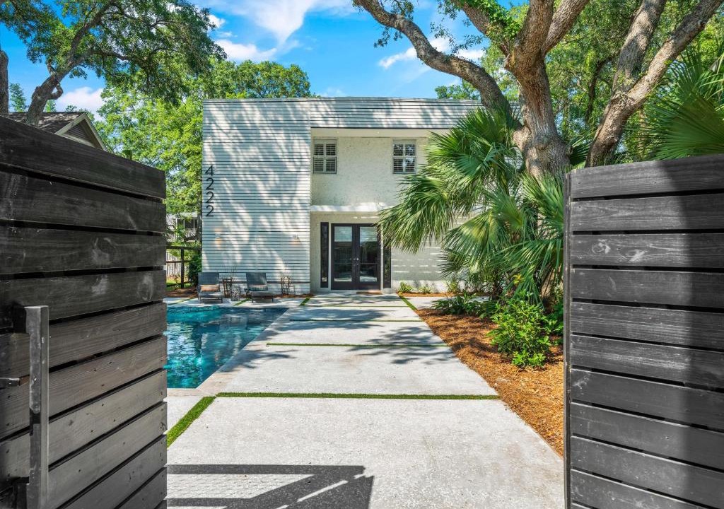 East Beach House | Zen-N-Sea - 4222 Third St