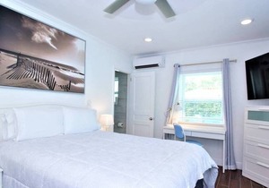 1639B FLL Studio: 1.5 mi to Beach & Las Olas Blvd