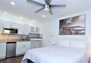 1639B FLL Studio: 1.5 mi to Beach & Las Olas Blvd