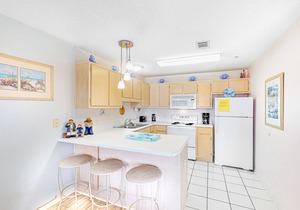 1st Floor Cozy Tropical Condo W/Bay Views Pool & Grills