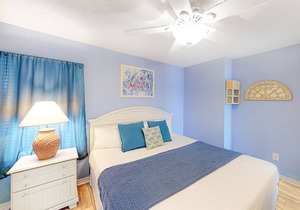 1st Floor Cozy Tropical Condo W/Bay Views Pool & Grills