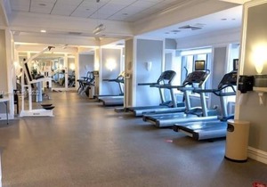 2 Bedroom Condo 327294 by Houzlet