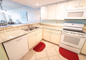 2 Bedroom, 2 Bath on The Beach. Quiet Beach Without The Crowds.
