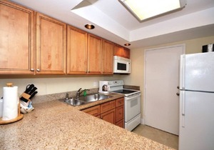 2 BR Condo 1406 - 2 blocks off beach with Direct Waterway and Ocean Views.