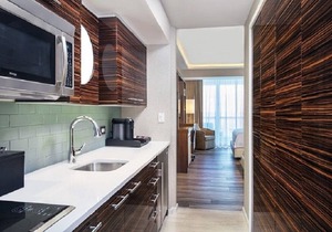 2 Queen Beds Studio with Kitchen Intracoastal View