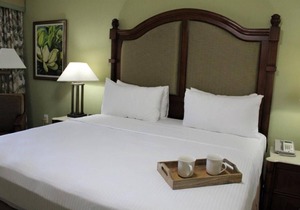 2 Spacious Units, Shuttle Service, Pool, Tennis Court, Volleyball Court, Hot Tub