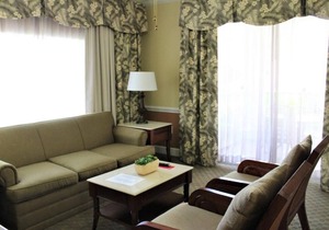 2 Spacious Units, Shuttle Service, Pool, Tennis Court, Volleyball Court, Hot Tub