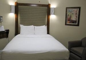 2 Spacious Units, Shuttle Service, Pool, Tennis Court, Volleyball Court, Hot Tub