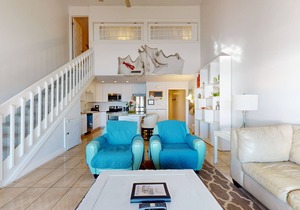 2-story Condo Gulf Front, Near Shopping/Dining