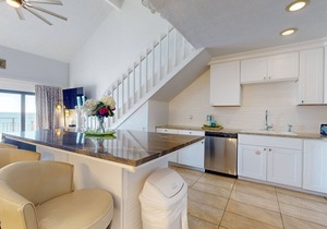 2-story Condo Gulf Front, Near Shopping/Dining