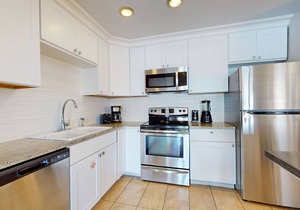 2-story Condo Gulf Front, Near Shopping/Dining