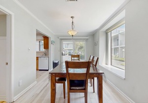 2-story townhouse with 2 balconies & patios, pool access, fast WiFi, AC