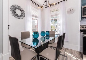 20 Hypolita - Luxury Downtown Apartment
