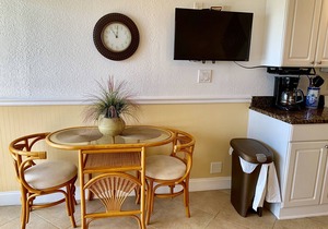 215 Beachers Lodge Direct Ocean Front Crescent Beach One Bedroom Condo