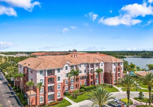 2BR/2BA Condo *very close to Vista Cay clubhouse and pool*
