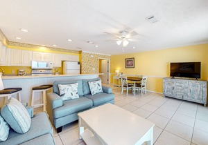 2nd Floor Condo Many Amenities, Beach Access, Beach Equipment Included