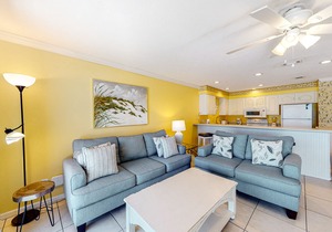2nd Floor Condo Many Amenities, Beach Access, Beach Equipment Included