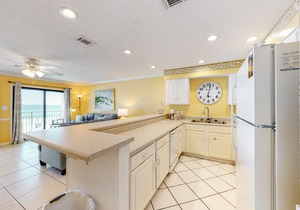 2nd Floor Condo Many Amenities, Beach Access, Beach Equipment Included
