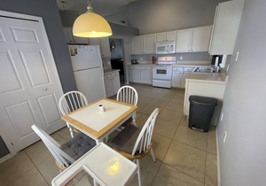 3 Bedroom Villa with Poolside Cinema and Games Room Close to theme Parks sleeps 6+2