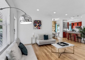 3 Bedrooms Miami Home with Pool and Summer Kitchen Close to Design District