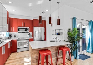 3 Bedrooms Miami Home with Pool and Summer Kitchen Close to Design District