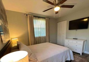 3 minute walk to the beach! Quiet community
