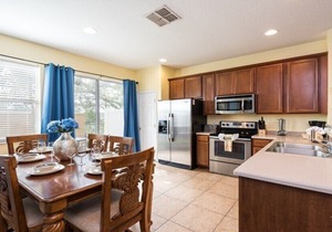 3BR/3BA Townhome, only 1.5miles to Disney