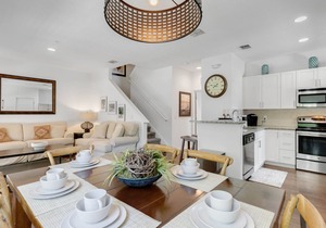4 Bedrooms/3 Bathrooms/Lucaya Village (11-104)