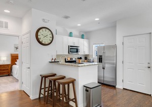 4 Bedrooms/3 Bathrooms/Lucaya Village (11-104)