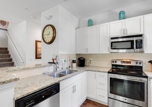 4 Bedrooms/3 Bathrooms/Lucaya Village (11-104)