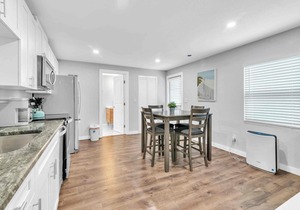 4B- Newly Renovated 2/1 at Coastal Cottages