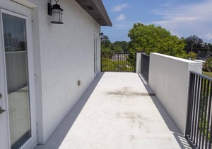 4BD WITH POOL AND BALCONY NEAR BEACH AND DOWNTOWN