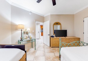4th Floor Condo Gulf Front, Pool, Grill, Large Balcony