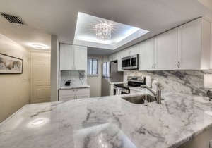 5 Star Beach Getaway! 3rd floor condo! Must see