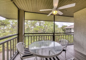 5 Star Beach Getaway! 3rd floor condo! Must see
