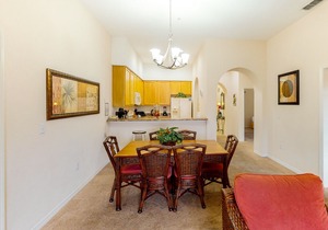 5th floor condo w/ sauna, shared pools, hot tub, gym, balcony, near theme parks
