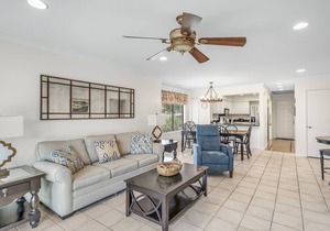 6-Seat Golf Cart ~ Private Patio ~ Lakefront ~ Community Pool