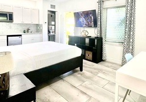 628B FLL Studio- 1.5 mi to Beach & Las Olas Blvd