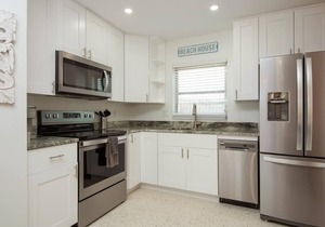 6AB Newly Renovated 2/2 Coastal Cottages