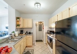 8-301 Heated pool, gated resort near Disney World, gym, game room, tennis