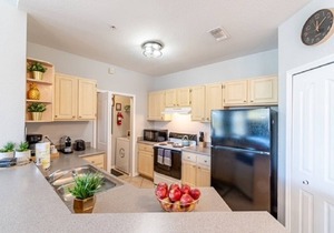 8-301 Heated pool, gated resort near Disney World, gym, game room, tennis