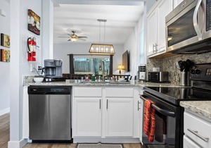 9 Mi to Disney: Davenport Townhome w/Pool Access!