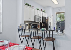 9 Mi to Disney: Davenport Townhome w/Pool Access!