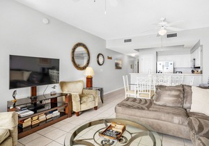 ☀Across from Beach-Gulf Views-Indoor/Outdoor Pool-2BR Majestic Sun 1012A☀