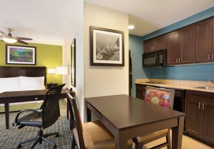Adventure Awaits! 3 Cozy Units w/Kitchen, Pool